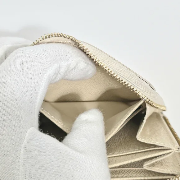 ✨️Authentic Louis Vuitton Zippy Small Damier Azur - Picture 10 of 13